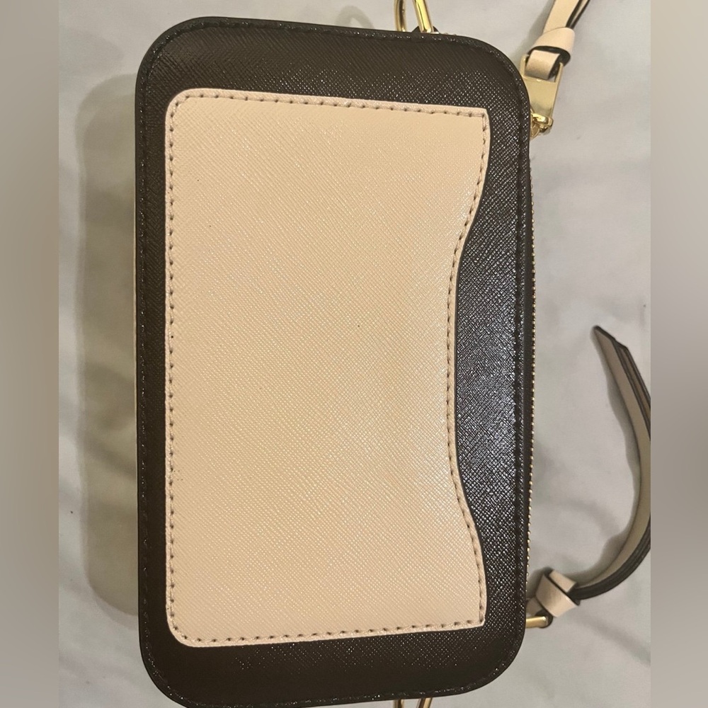 MK snapshot brand new with tags (detached). Never used. Perfect condition